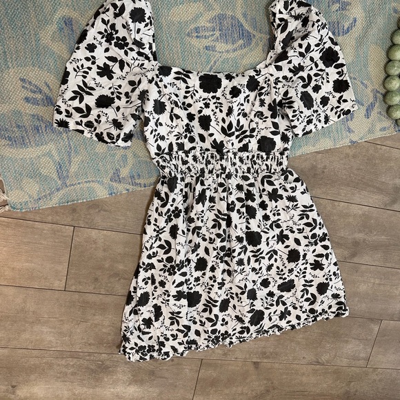 Aqua Black & White Floral Smocked Square-Neck Mini Dress - Picture 11 of 15
